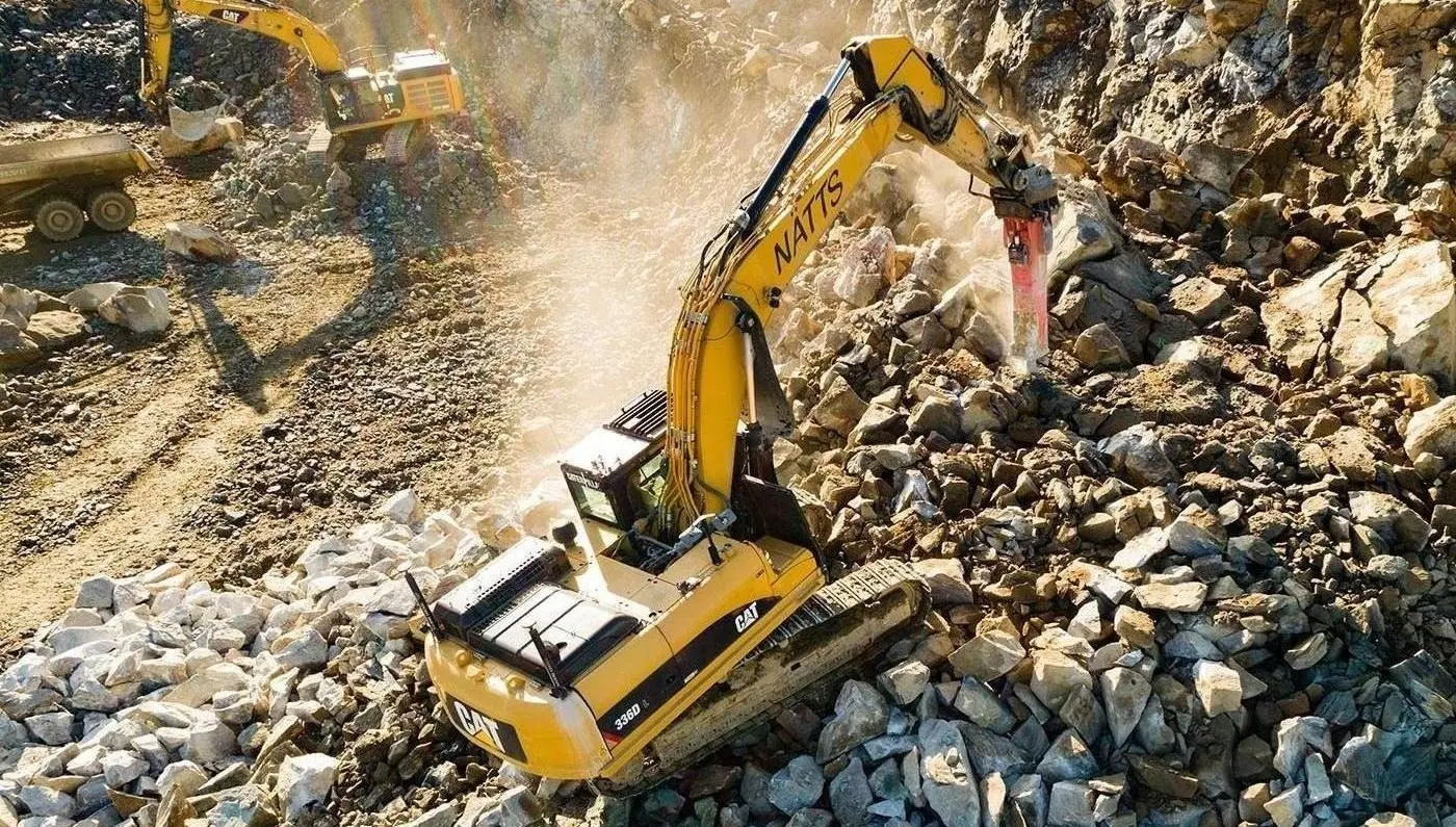 bilden visar en grävmaskin som gräver
